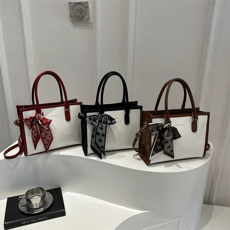 Women's Tote Bag in black - product photo 5
