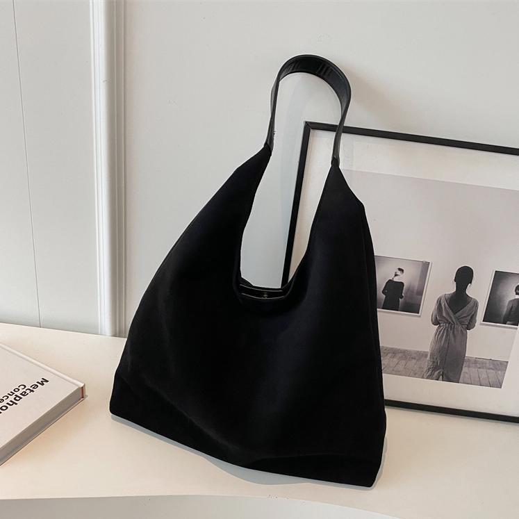 Women's Shoulder Bag in coffee color - product photo 3