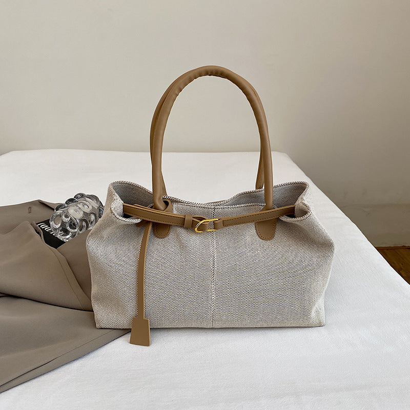 Women's Shoulder Bag in black - product photo 8