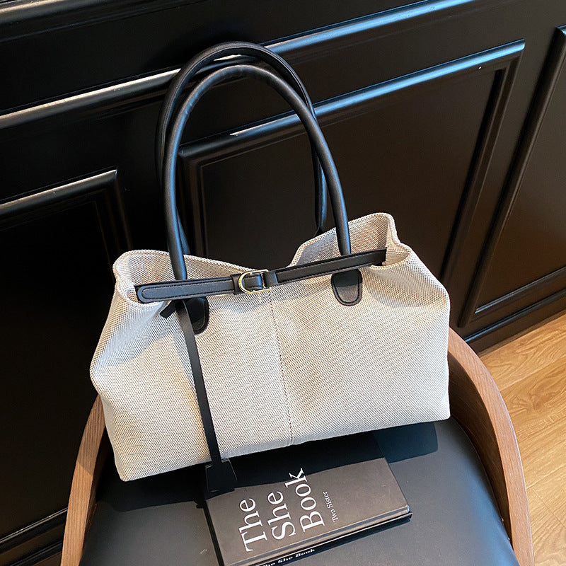 Women's Shoulder Bag in black - product photo 4