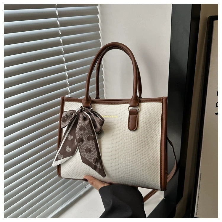 Women's Tote Bag in black - product photo 8