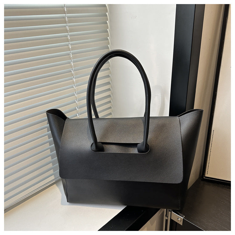Women's Handbag in black - product photo 6