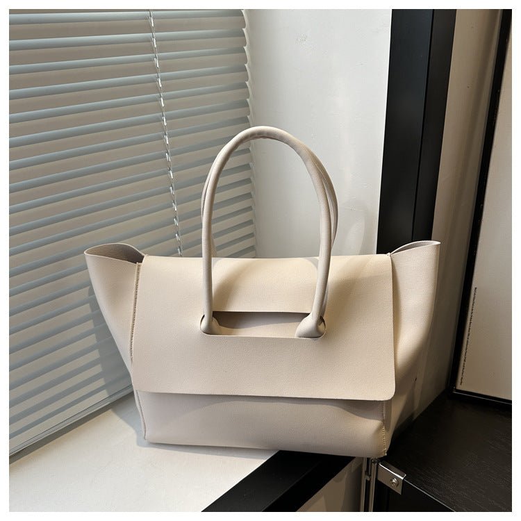 Women's Handbag in black - product photo 8