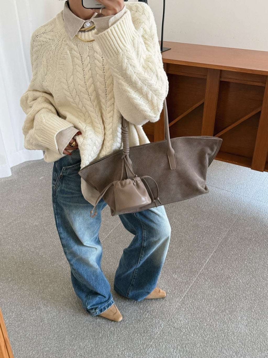 Women's Tote Bag in matte brown - product photo 2