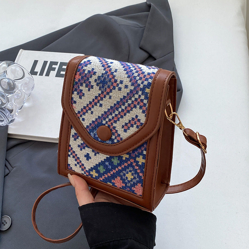 Women's Crossbody Bag in red without pendant - product photo 8