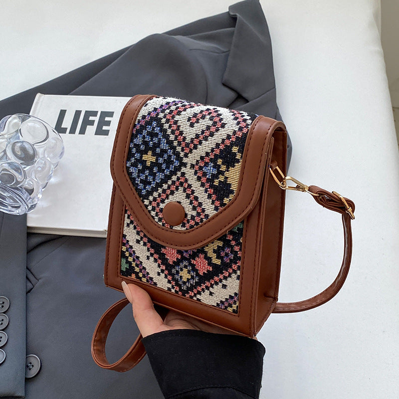 Women's Crossbody Bag in red without pendant - product photo 7