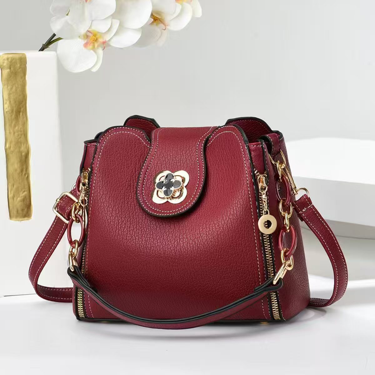 Women's Shoulder Bag in black - product photo 10