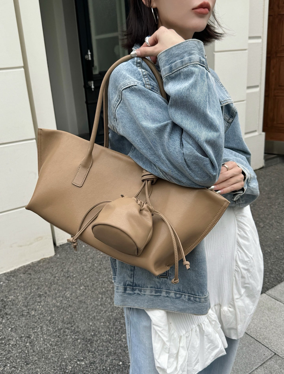 Women's Tote Bag in matte brown - product photo 12