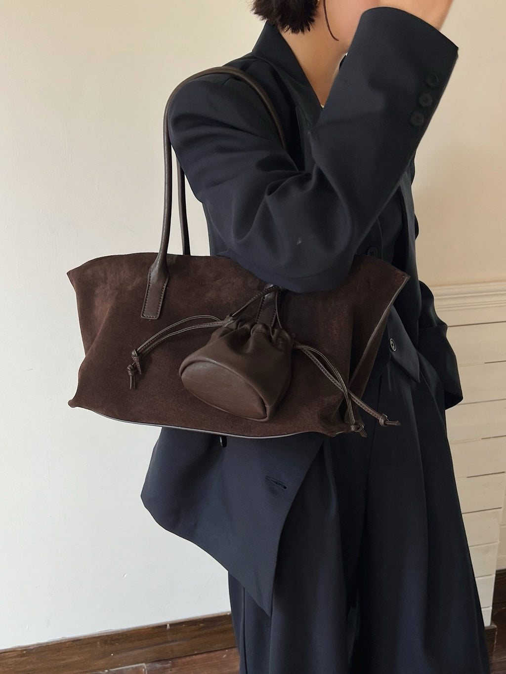 Women's Tote Bag in matte brown - product photo 5