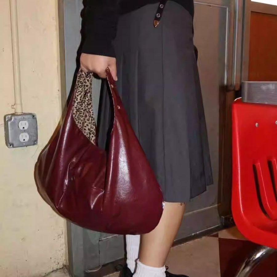 Women's Tote Bag in red bag - product photo 2