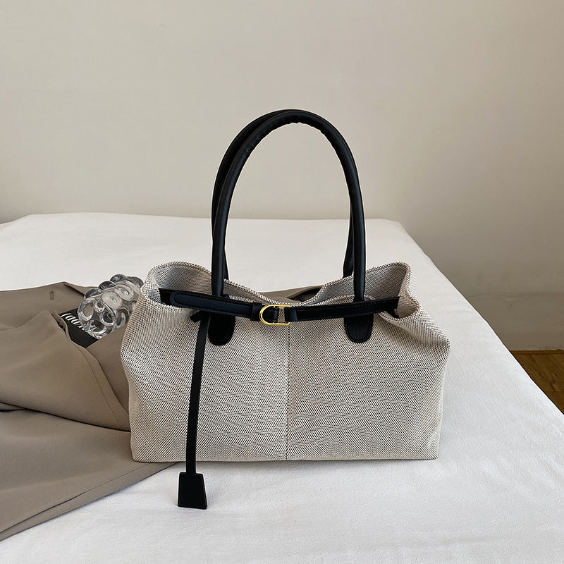 Women's Shoulder Bag in black - product photo 6