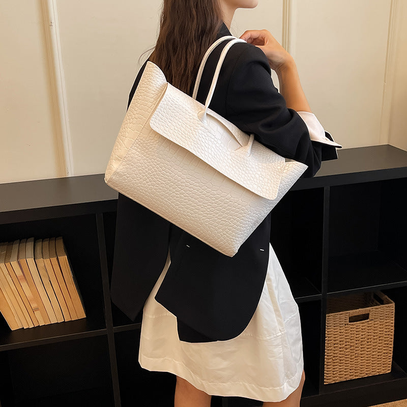 Women's Tote Bag in black - product photo 3