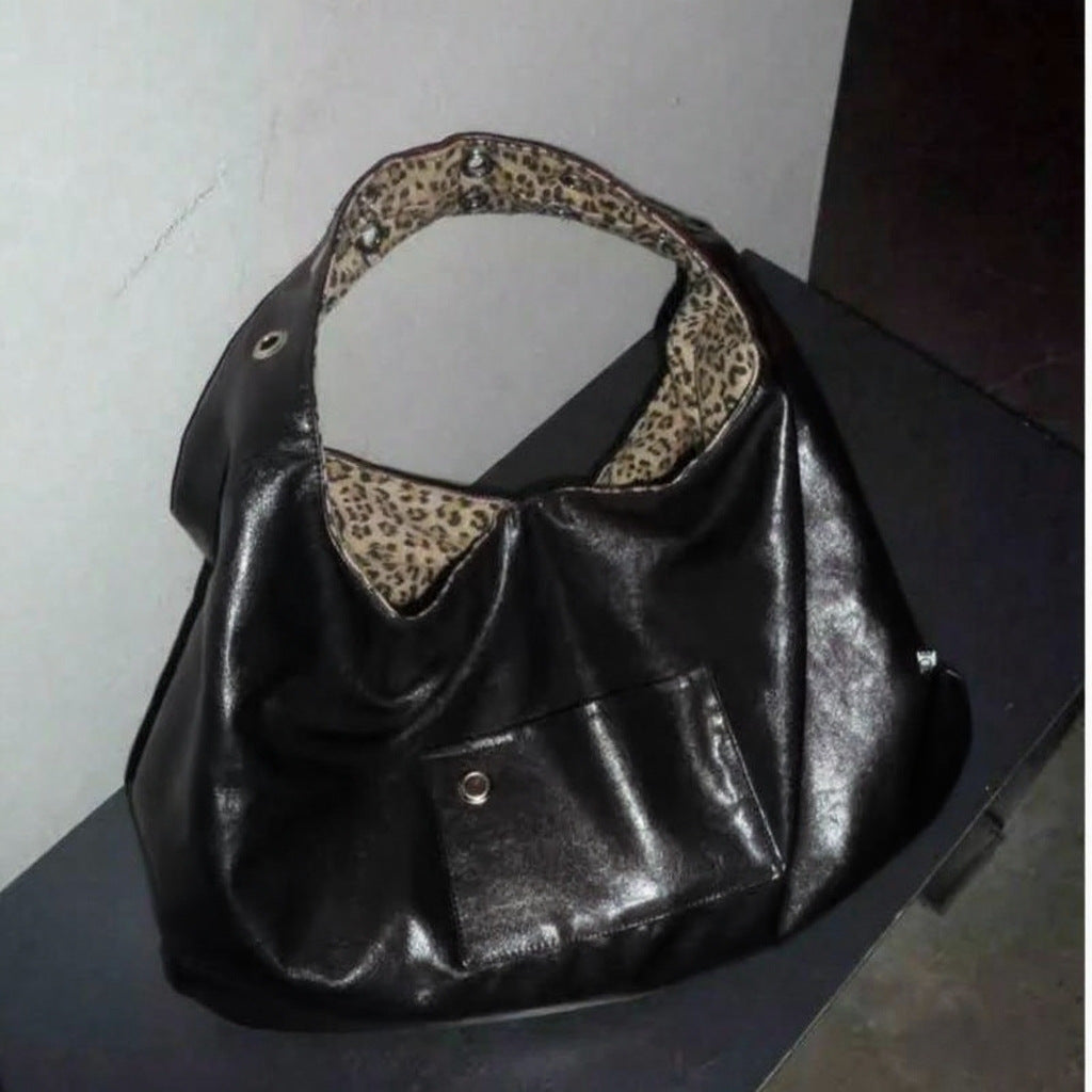 Women's Tote Bag in red bag - product photo 7