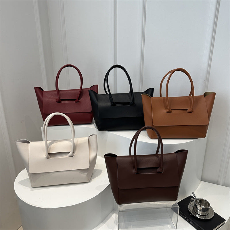 Women's Handbag in black - product photo 2