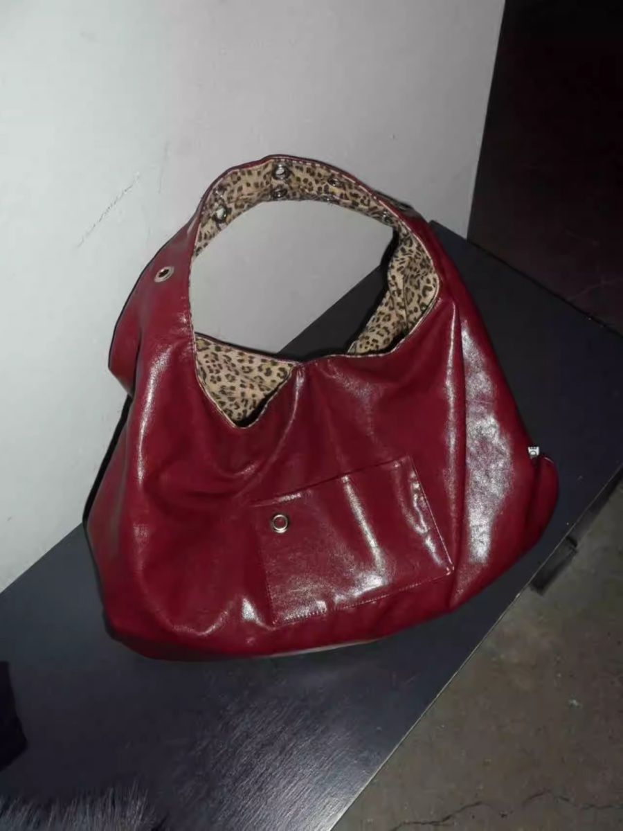 Women's Tote Bag in red bag - product photo 6