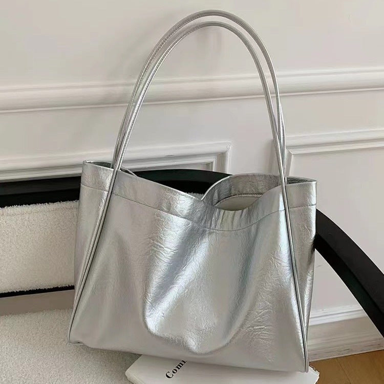 Women's Leather Tote Bag in black mother-in-law bag - product photo 10