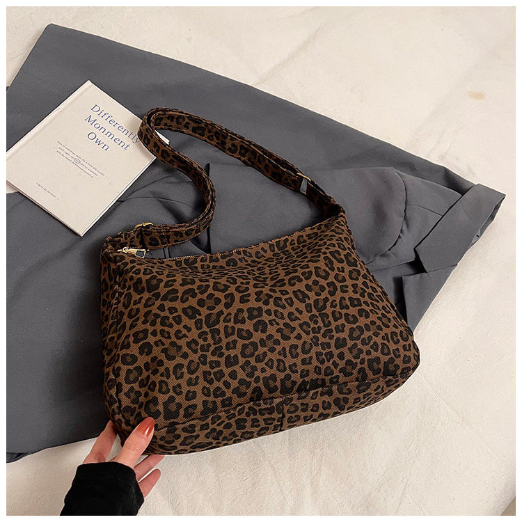 Women's Shoulder Bag in coffee color - product photo 6