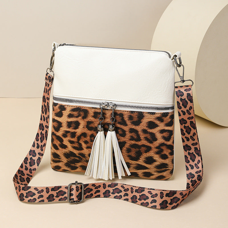 Women's Shoulder Bag in coffee - product photo 8