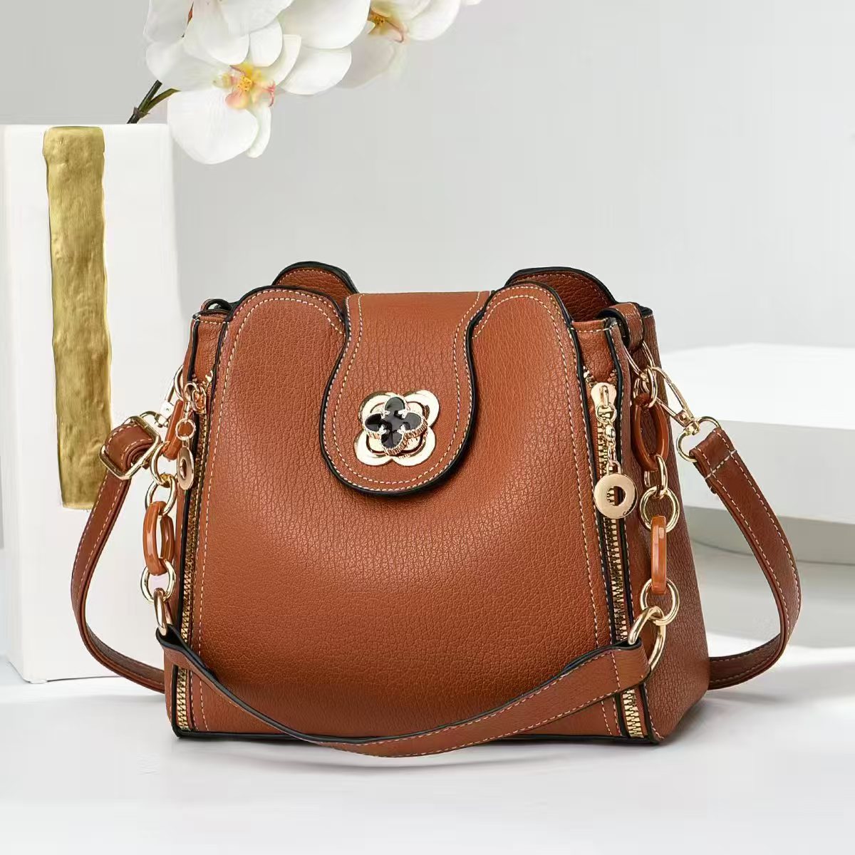 Women's Shoulder Bag in black - product photo 9