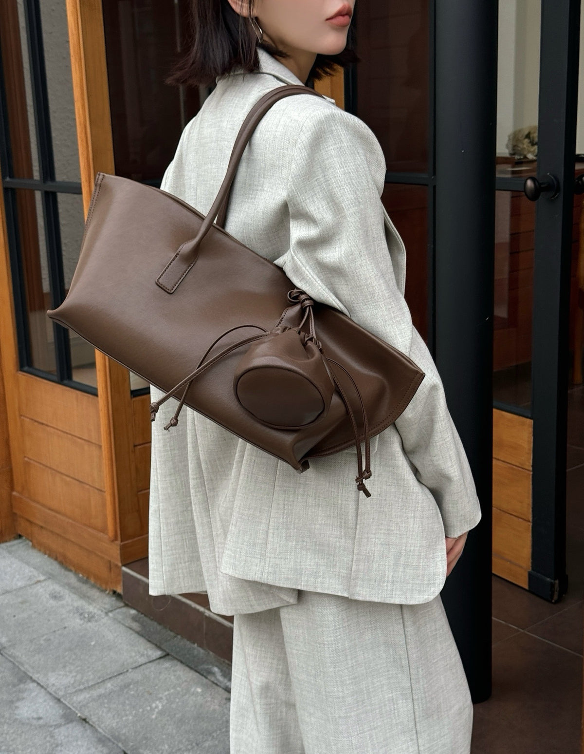Women's Tote Bag in matte brown - product photo 13