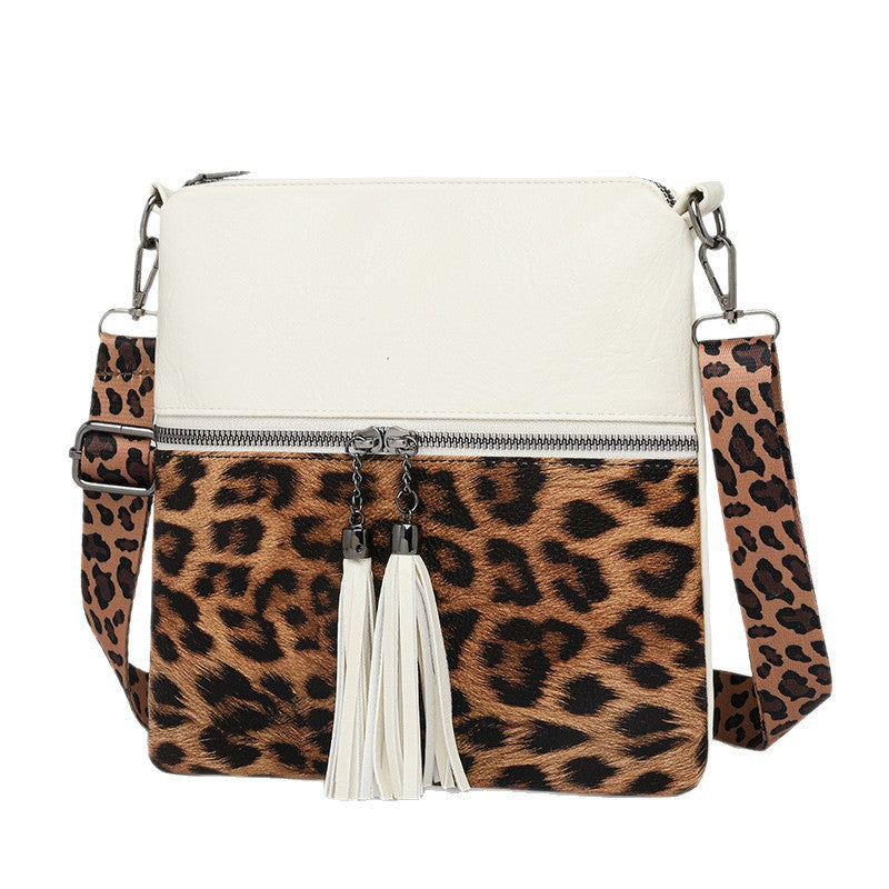 Women's Shoulder Bag in coffee - product photo 2